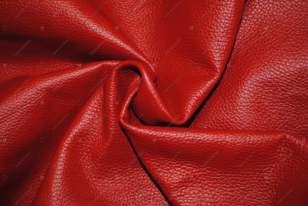 Алая натуральная кожа
